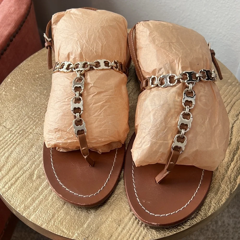 Tory Burch Gemini brown T-strap sandal,  gold metal link hardware, size 8 - Picture 3 of 12